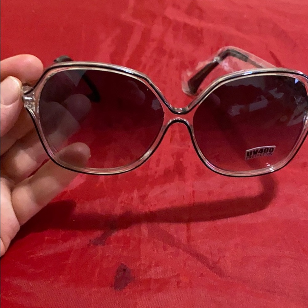 DESIGNER WOMEN SUNGLASSES UV 400 Protection.